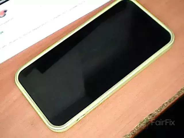 Réparation iPhone 12 Pro (Des goutes de pluie sont tombées sur le téléphone. L'appareil a également pris des chocs. Effectuer un diagnostic et contacter la cliente pour communiquer le prix.)