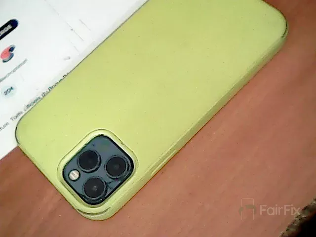 Réparation iPhone 12 Pro (Des goutes de pluie sont tombées sur le téléphone. L'appareil a également pris des chocs. Effectuer un diagnostic et contacter la cliente pour communiquer le prix.)